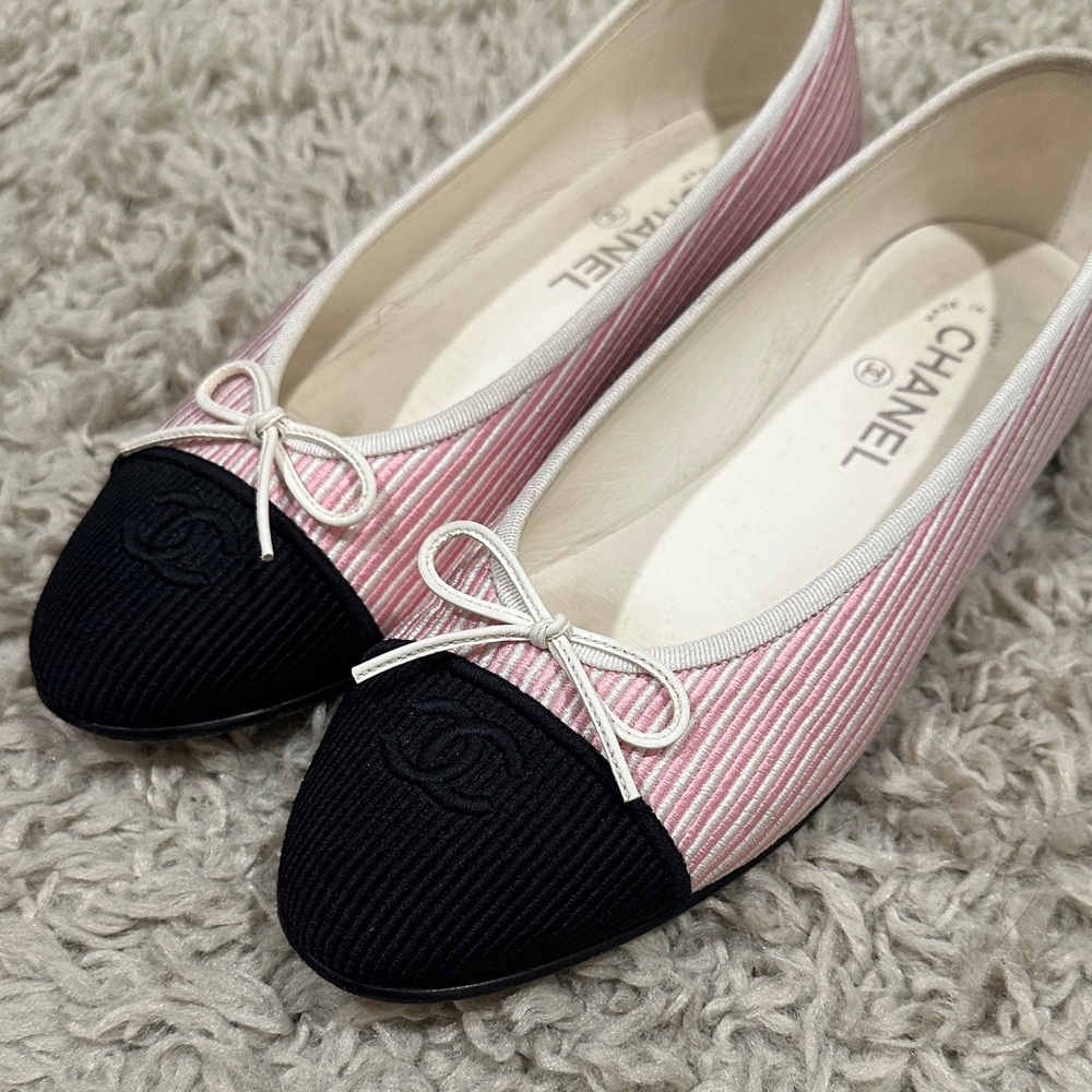 CHANEL Pink & Black Ribbed Bow Ballet Flats - Picture 6 of 7